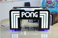 사무실 막대기에 있는 구속 아케이드 게임 기계 Pong 커피용 탁자
